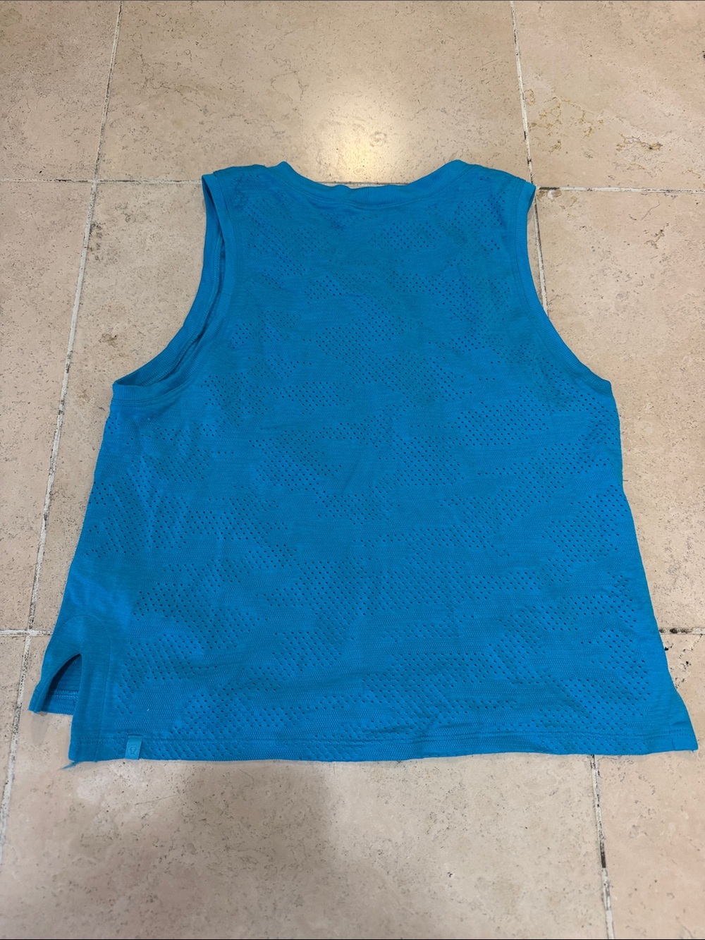 lululemon athletica Blue Mesh Crop Tank - Picture 2 of 3